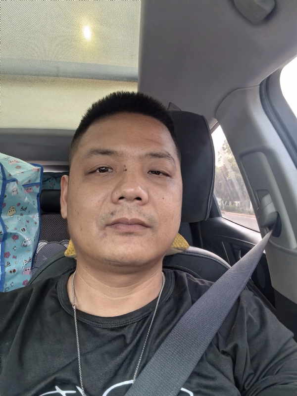 卖电池的大叔的第一张照片--泉州交友中心